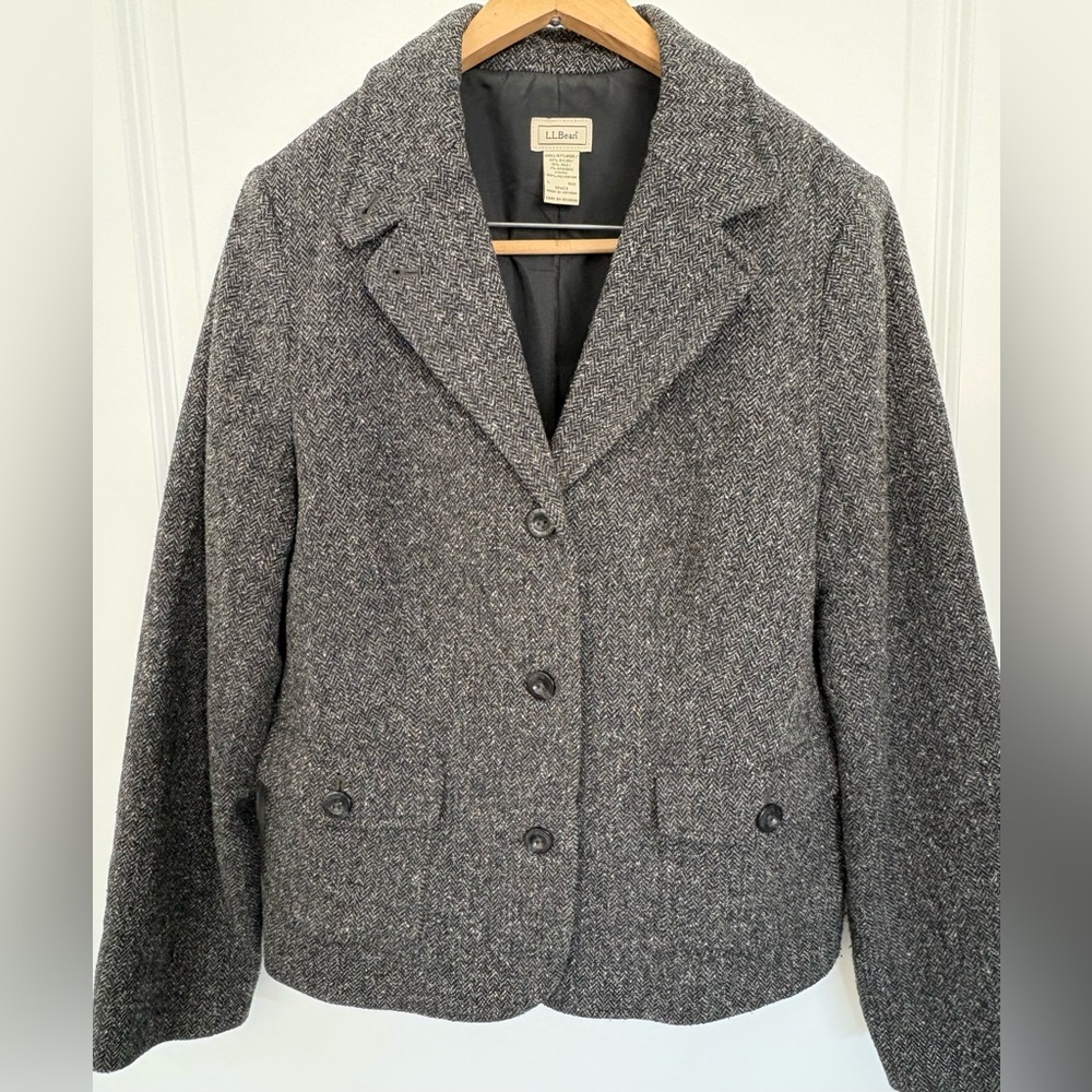 L.L. Bean Women’s L wool-blend tweed blazer in gray herringbone